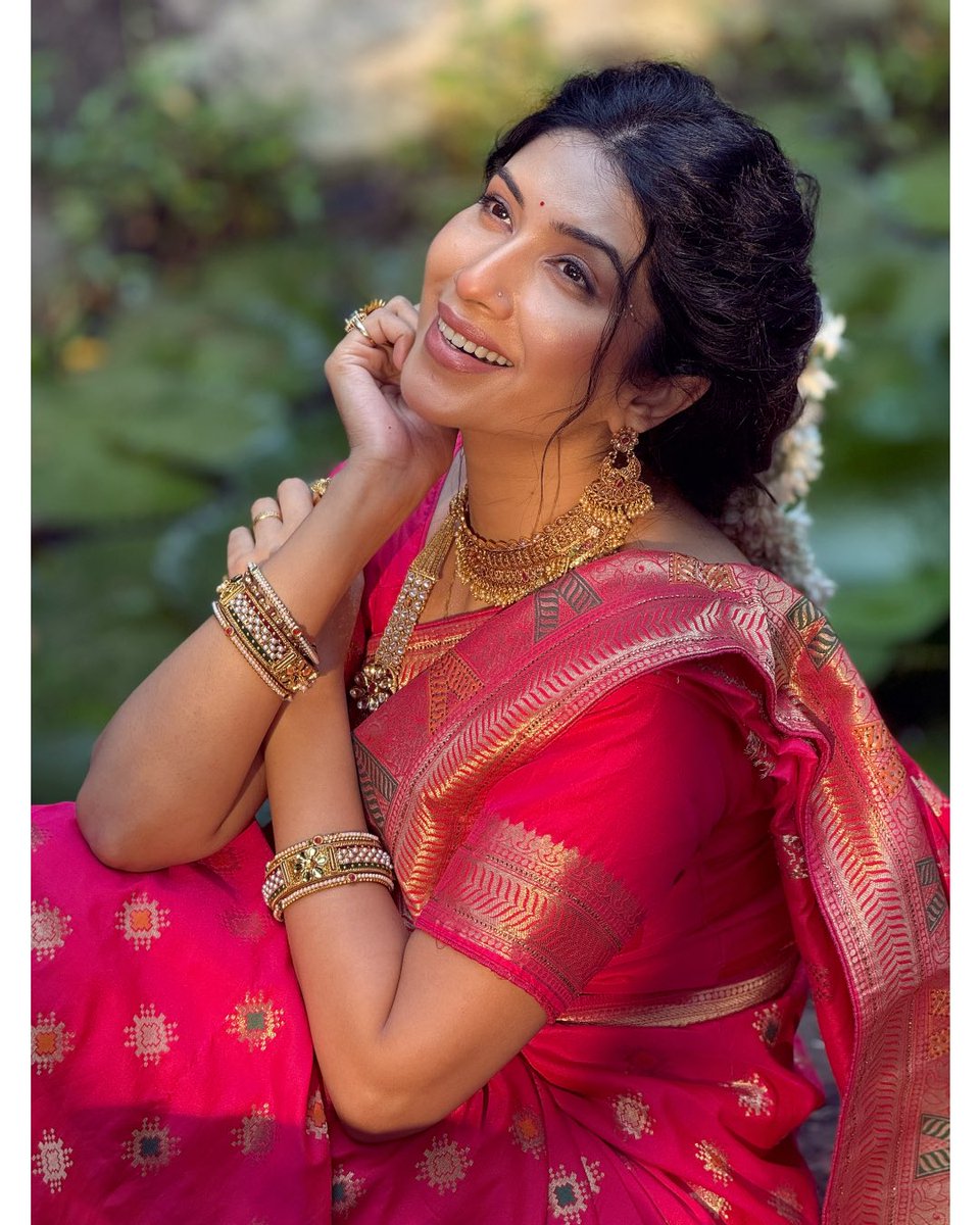 drelakshi's tweet photo. जब तक प्रेम है, राधा-कृष्ण का संगीत सुनाई देता है। प्रेम की डोर बांधे रखो, जीवन सदा सुखी रह पाएगा।🥰❤️
Radha🦚❤️🌸 https://t.co/ndMBXDc30V