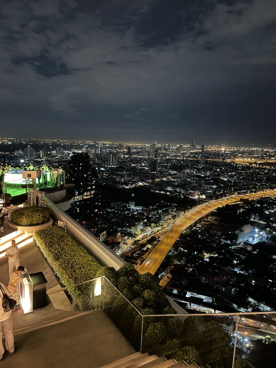 neqj2's tweet photo. Lebua State Tower, Bangkok
View 10/10. Surreal feeling standing at an open air skybar, looking down at bangkok.
Drinks are about $50 each, so it’s a bit pricey, but worth it for the view!

(Yes, my GF is still just me in a wig) https://t.co/k4AbryalwL