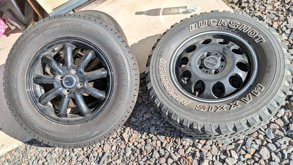 8029joker's tweet photo. 愛車の冬支度完了👍
エブリイに175/80R15を履かせるので、はみ出てるのはご愛嬌🤗
このサイズをエブリイに履かせたい人は是非、栃木県矢板市にある岡原自動車整備工場にご相談あれ☝️
#DA17W
#エブリイリフトアップ
#plusline
#2717MOTORING https://t.co/Jkd1yOZT9X
