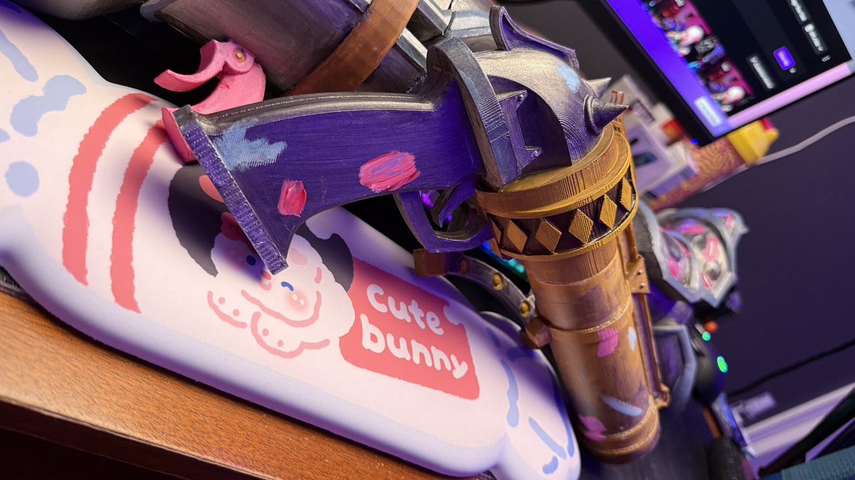 toxickbunny's tweet image. i prepped everything i could but… forgot my arcane jinx wig in wa FML

So todays gonna be a struggle panic stream while i try and figure out if i can find or buy a blue wig tmr lol

also deep talks so come say hi :) and checkout my jinx pros i built!