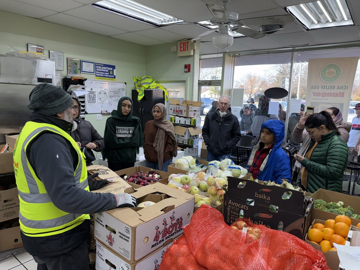 ICNARelief's tweet photo. Grateful for the incredible energy of our visitors and volunteers who joined us to learn about ICNA Relief's programs and support neighbors in need!
Ready to get involved? Visit https://t.co/oAanZoB7mi to join the effort today!
#ICNARelief #NeighborsInNeed https://t.co/eZtuu50X3O