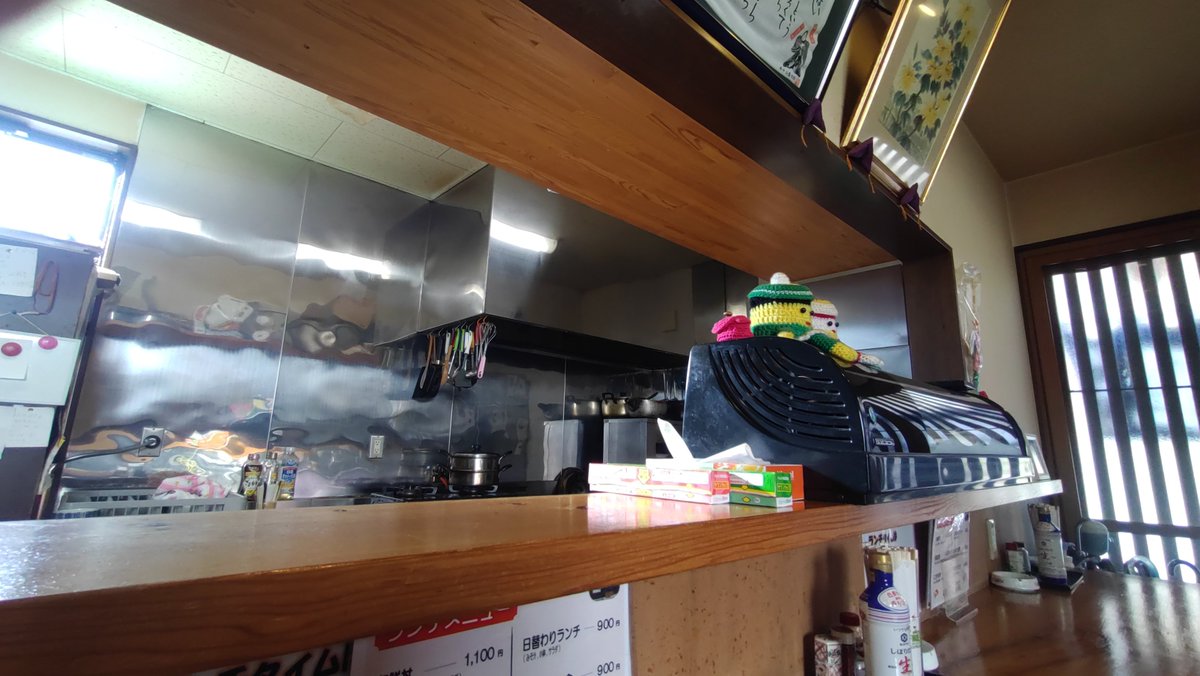 Logicpierrot's tweet photo. 遅く起きた土曜は嫁とちょっと贅沢な寿司ﾗﾝﾁなど。といってもこれで¥1,100ですわよあなた。ﾈﾀもｼｬﾘもとっても美味しい。ﾎﾞﾘｭｰﾑもあってお腹いっぱいになりました。ごちそう様でした https://t.co/AhtNuaPq87