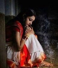 अक़्सर तुम्हारे ख्यालों की गहराई में
इस क़दर उतर जाती हूं 
कि उन्हीं में ही 
विलीन हो जाती हूं..!❣️
#संजू