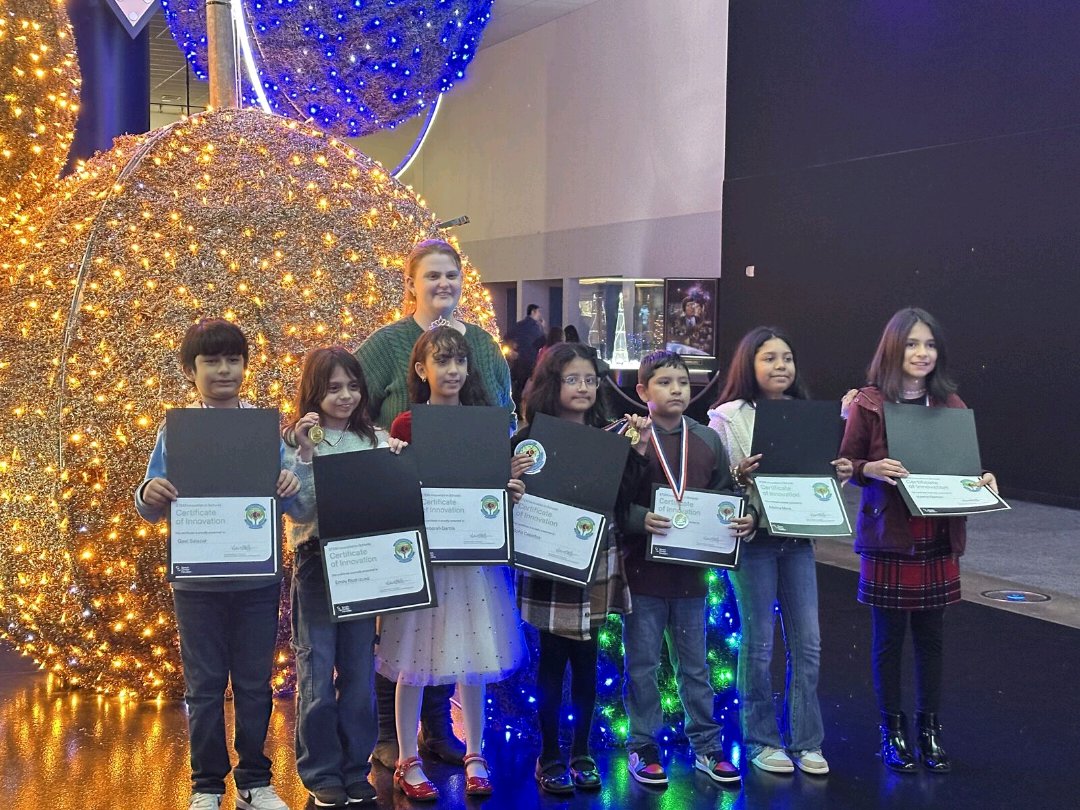 AlyssaAggie's tweet photo. So So SO PROUD of the hard work these 4th grade @LFSmithElem Tigers put in (and the ones not pictured) on the Carbon Capture Project! We came in as runner up! Look out world, we coming for the prize next year π https://t.co/EZ9hsYWMpm