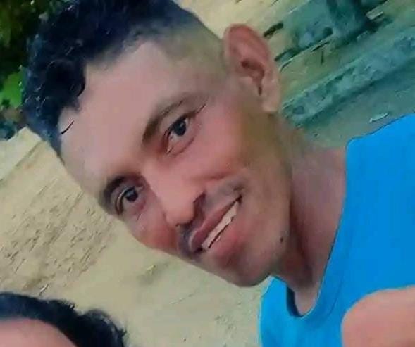 NewsMalambo's tweet photo. Hombre atacado a bala en Malambo,  José Armando Varela, conocido como 'El Chapa'.

La víctima recibió varios disparos la noche de este viernes el el sector de Villa Campo, malherido fue trasladado a un centro asistencial.

MALAMBO NEWS 👨‍💻 🗞 
#LaVozDeLosBarrios https://t.co/rU44uXeafr