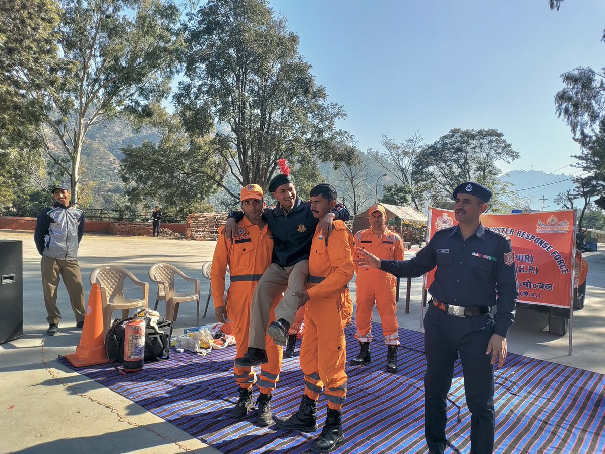 14NDRF's tweet image. #14NDRF conducted a #CommunityAwarenessProgram at 02HPBattalion NCC, Distt- Mandi (HP) Participants:- 12 Army staff and 436 NCC Cadets
@NDRFHQ