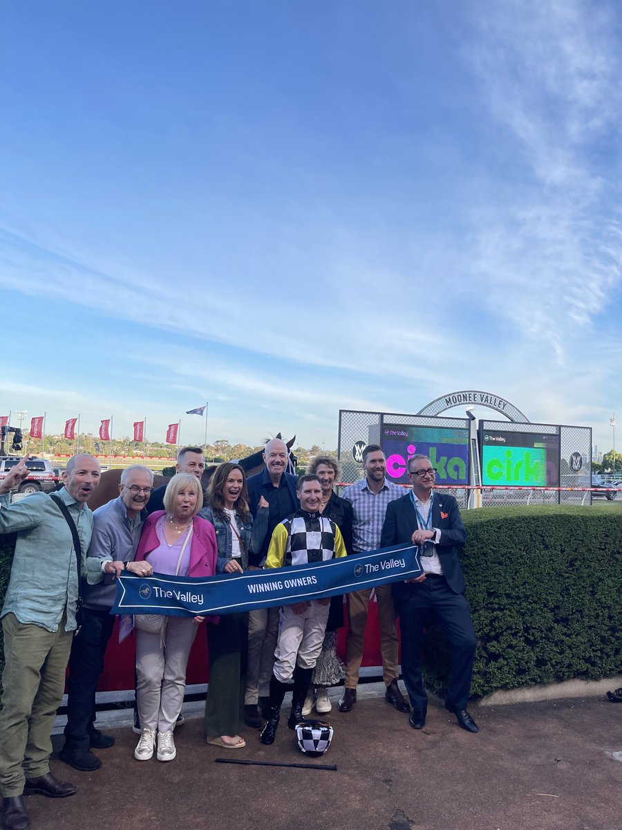 1000giggles's tweet photo. Last #FridayNightLites ⁦@TheValley⁩ B4 Xmas Congrats to all winning #OwnersConnections &amp; many thx owners sponsors members patrons ⁦@777MJB⁩ #ChairAdam Committee Mgmt &amp; team &amp; ⁦@RacingVictoria⁩ participants&amp;staff #Always1000Smiles Merry Xmas 🎄 ♥️👌Everyone https://t.co/gUOXTtRtLP