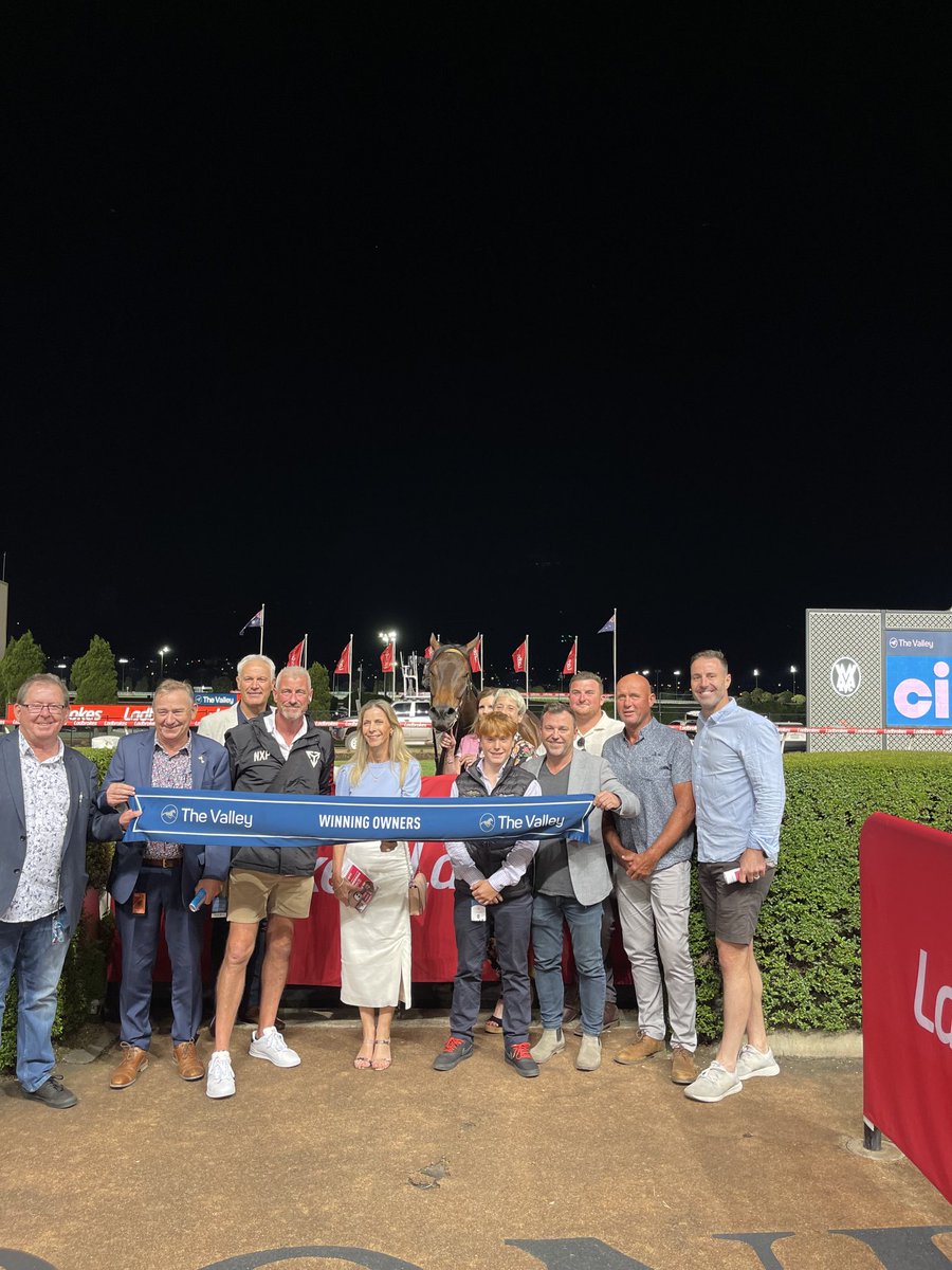 1000giggles's tweet photo. Last #FridayNightLites ⁦@TheValley⁩ B4 Xmas Congrats to all winning #OwnersConnections &amp; many thx owners sponsors members patrons ⁦@777MJB⁩ #ChairAdam Committee Mgmt &amp; team &amp; ⁦@RacingVictoria⁩ participants&amp;staff #Always1000Smiles Merry Xmas 🎄 ♥️👌Everyone https://t.co/gUOXTtRtLP