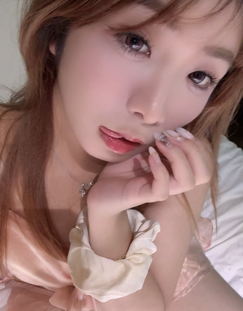 ThchjC51953's tweet photo. 伸晒脷 係唔係想含撚😏
等陣我就射到你成嘴都係😈

#hk
#港女
#j
#打j
#意淫 https://t.co/D9QCJ4lpEA