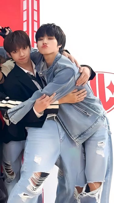 everevezenie's tweet photo. Grabe ka na, MVP Juwon… 🥹 Give chance to others naman! 😂 Stay strong, my Jven… 🥹

#유니버스리그 #universeleague #스티븐 #STEVEN #제이엘 #JL #박주원 #PARK_JUWON #Jewelz #Juven ??? 😂 https://t.co/LxSlHxQsfG