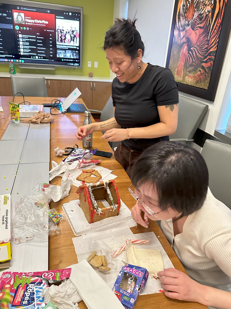 DigiPharmaLab's tweet photo. Holiday fun in the lab! 🎄🏠 Our interdisciplinary team from @UtahBME and @PHCEUutah joined forces for a festive gingerbread house-making activity. A sweet way to celebrate the holiday season and our collaborative spirit! #LabLife #HappyHolidays https://t.co/IYDLgPQVJx