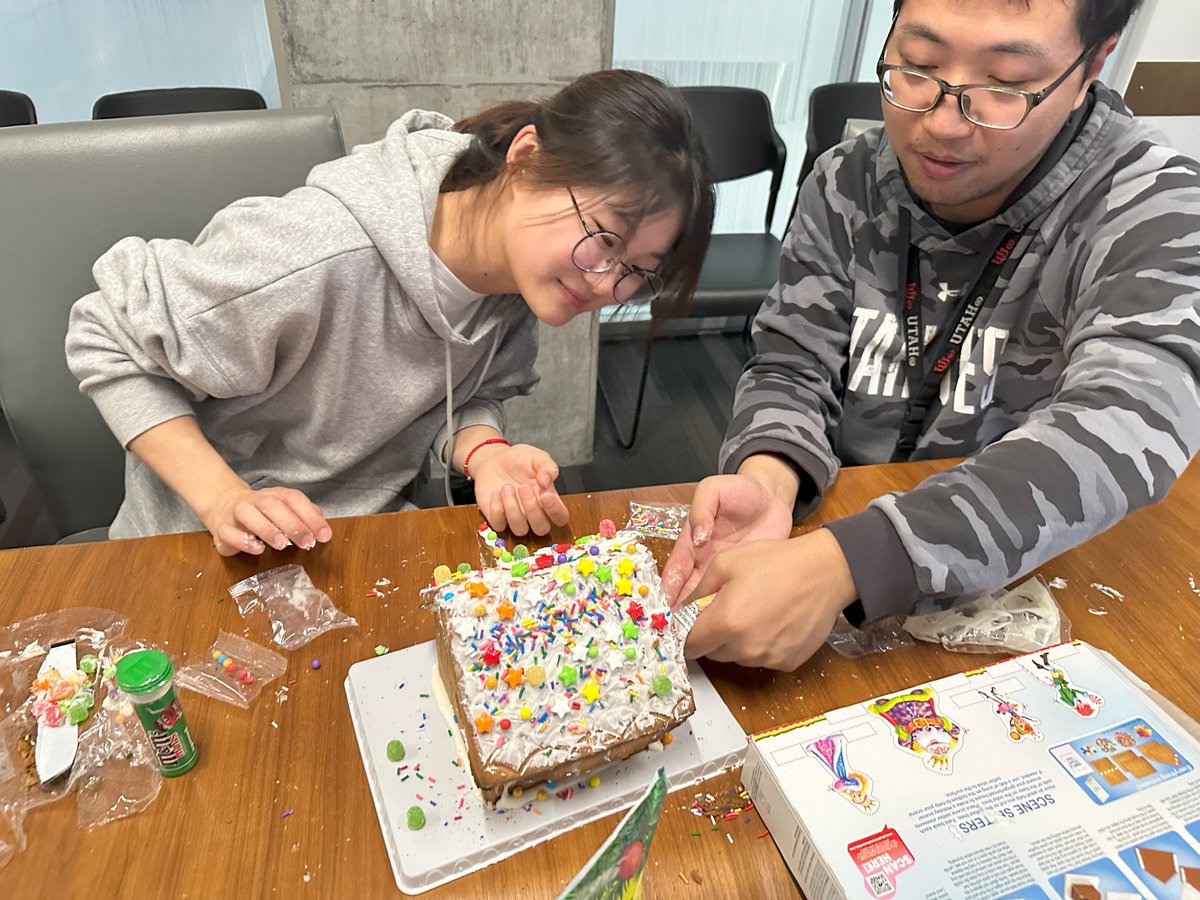 DigiPharmaLab's tweet photo. Holiday fun in the lab! 🎄🏠 Our interdisciplinary team from @UtahBME and @PHCEUutah joined forces for a festive gingerbread house-making activity. A sweet way to celebrate the holiday season and our collaborative spirit! #LabLife #HappyHolidays https://t.co/IYDLgPQVJx