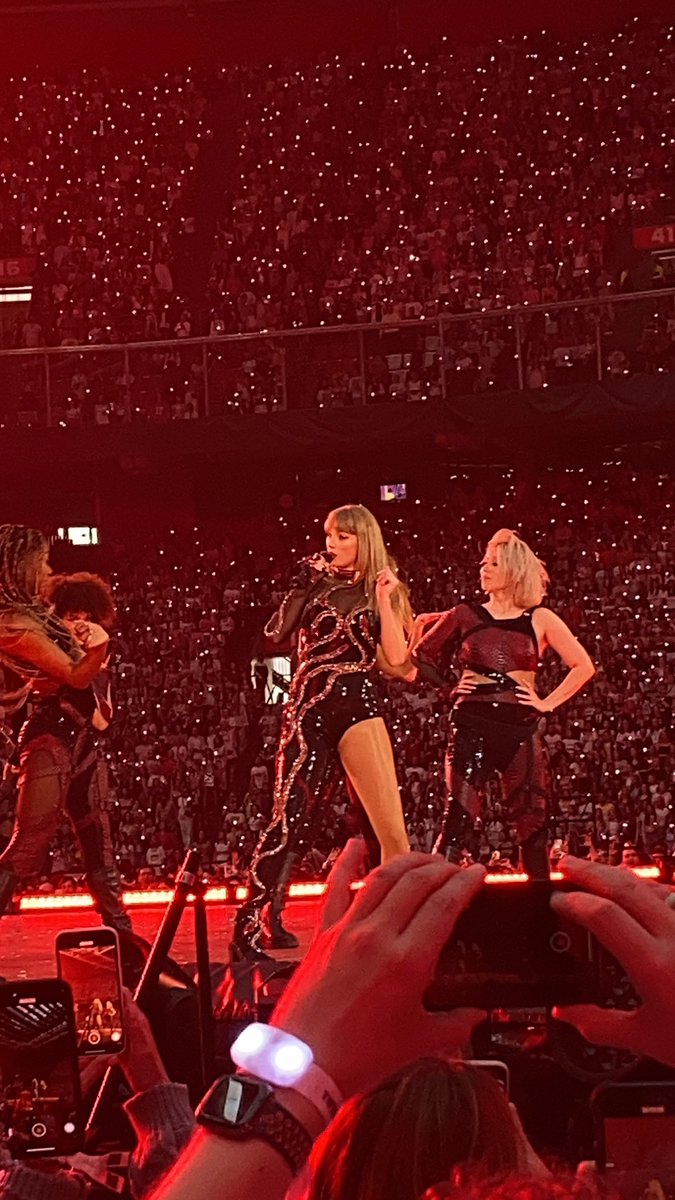sunlitsadness's tweet photo. Happy birthday to this lovable, generous, insanely talented ICON 🫶🏻 @taylorswift13 we love you so much 
💖💖💖💖💖💖💖💖💖💖💖💖💖 https://t.co/MK3FGaargC