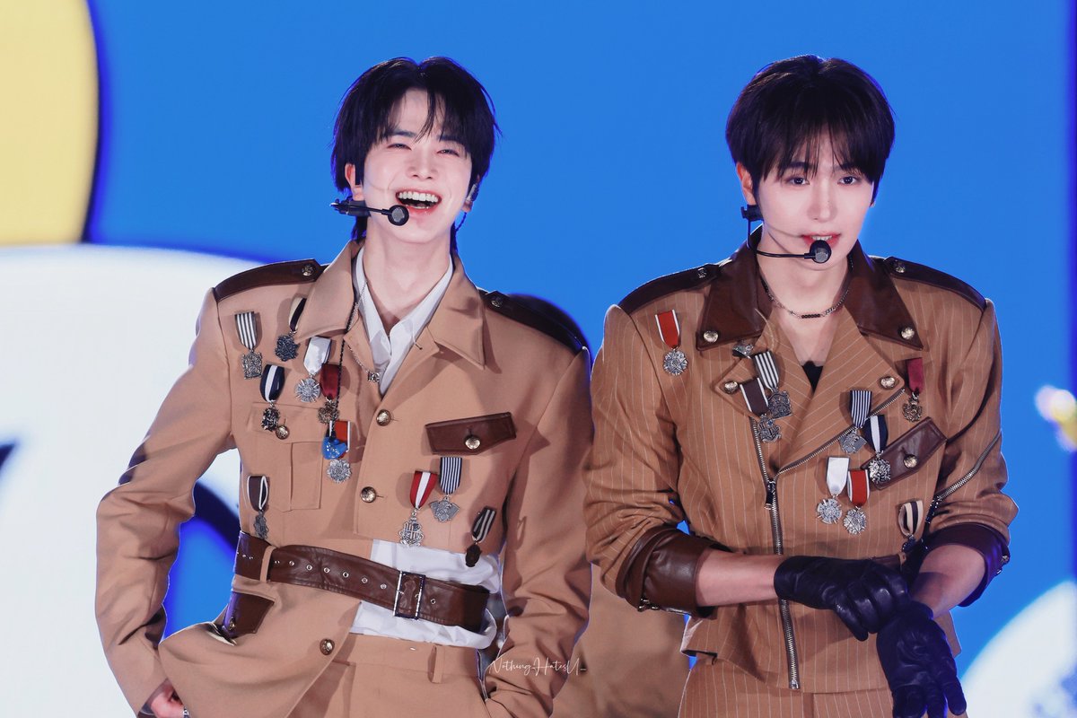 NothingHatesU_'s tweet photo. 240519 메가콘 

늘 행복하세요🍞🎁˚ ༘   

#영훈 #현재 #YOUNGHOON #HYUNJAE #송도즈 #더보이즈 #THEBOYZ https://t.co/Zc1XWIzEvf