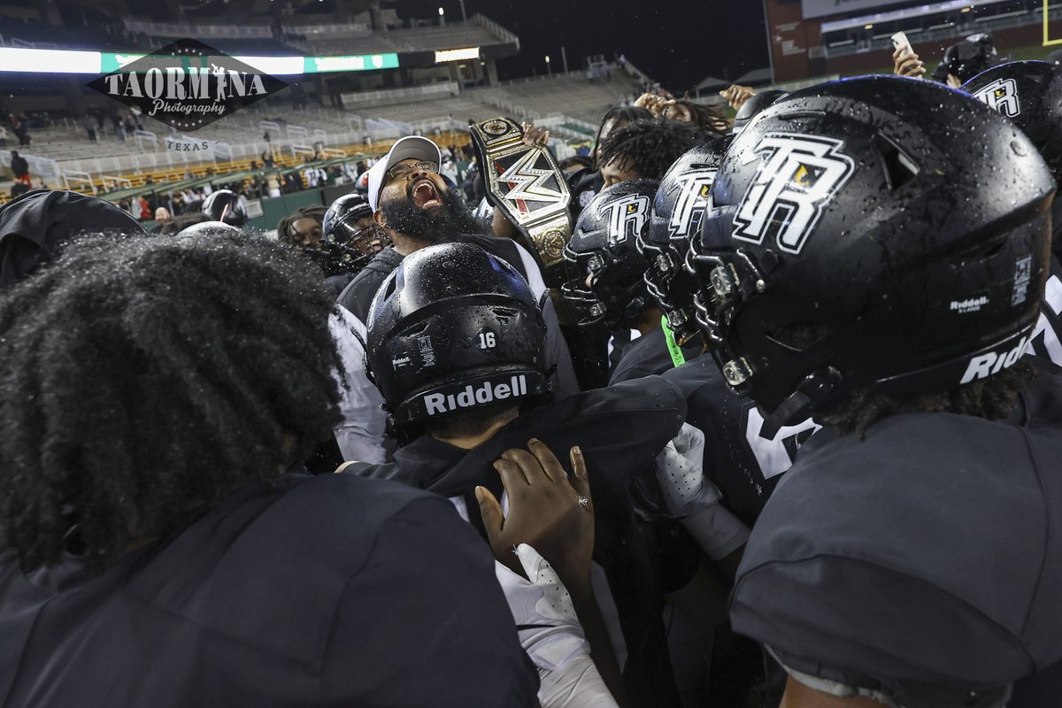 Real_Rhonda_T's tweet photo. Randle Lions beat the Boerne Greyhounds tonight at @ Baylor Stadium in Waco 42-7. The Lions are going to State! LET'S GO LIONS!
@RandleFootball @BrianRandle40 @trhsathletics1 @fbheraldsports #txhsfb https://t.co/3ijll7bvQR