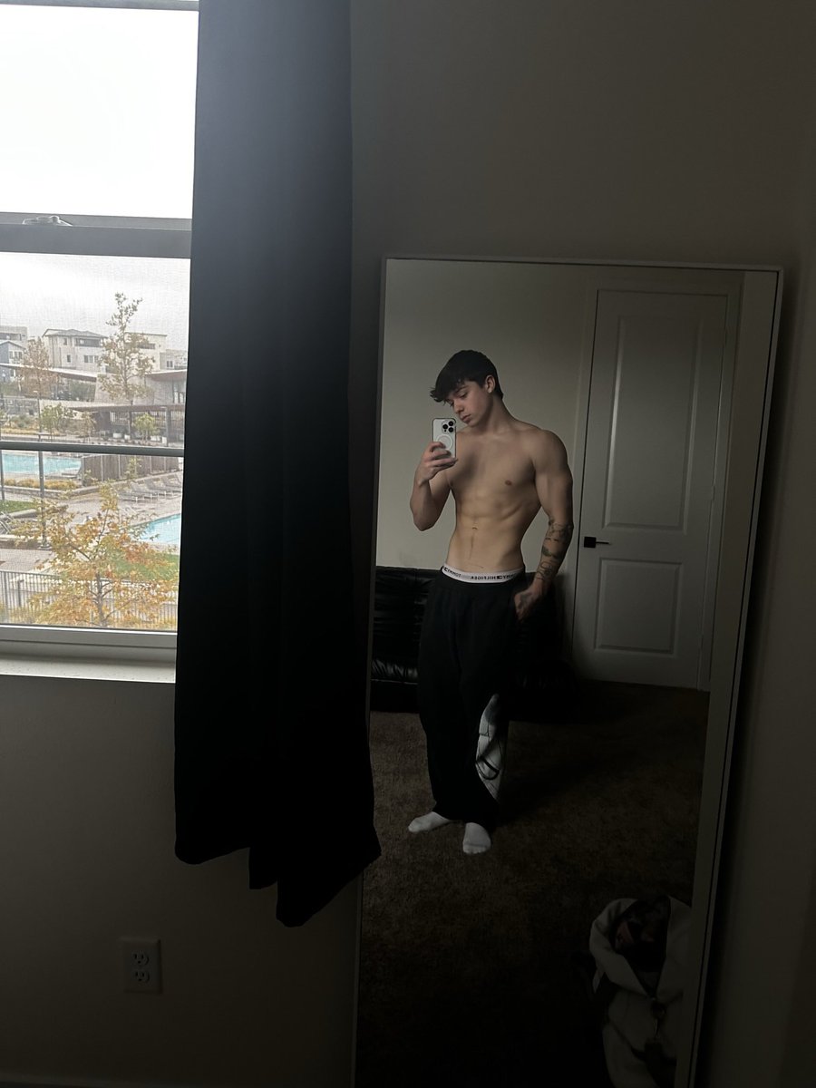 joeybirlem's tweet photo. lets chat 💬 https://t.co/ceVy7Bkx2a https://t.co/lUeSepDZnM