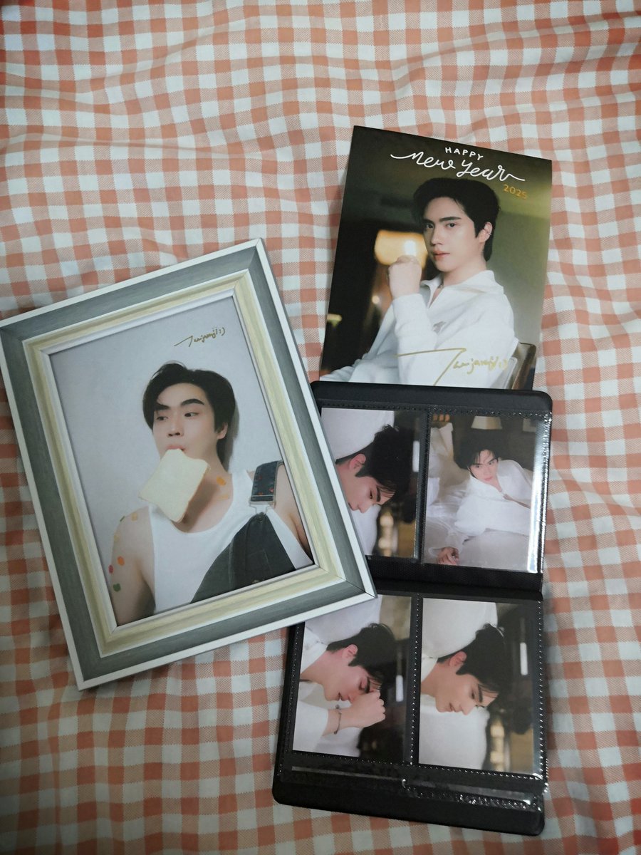 haolidan's tweet photo. #TEeThanapon #ตี๋ธนล                                                                                                      #ThirTEeBirthdayParty                                   
很好看的照片和相册，😹😹😹 https://t.co/5nqU4UHD51