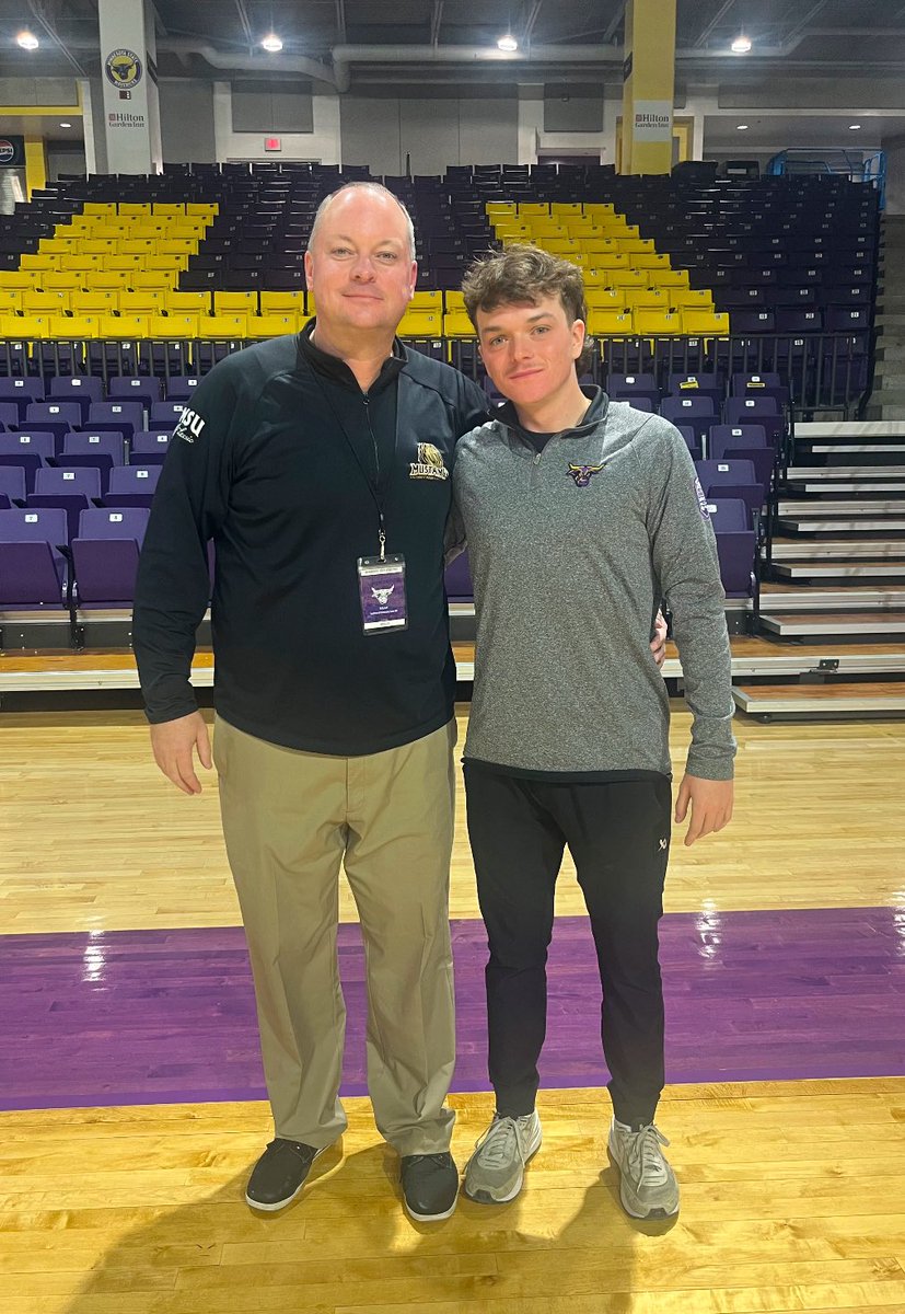 KellyLoft's tweet image. First time Dillon and I worked the same college event. Tonight in Mankato. A split in two games. #sonlikefather