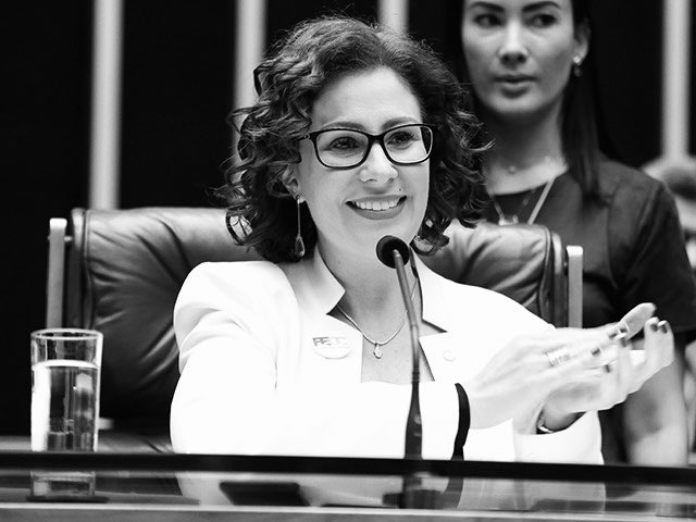 choquei's tweet photo. 🚨AGORA: Justiça Eleitoral de São Paulo forma maioria pela cassação do mandato da deputada federal Carla Zambelli (PL-SP) por desinformação nas eleições de 2022. https://t.co/mHNThfmk4W