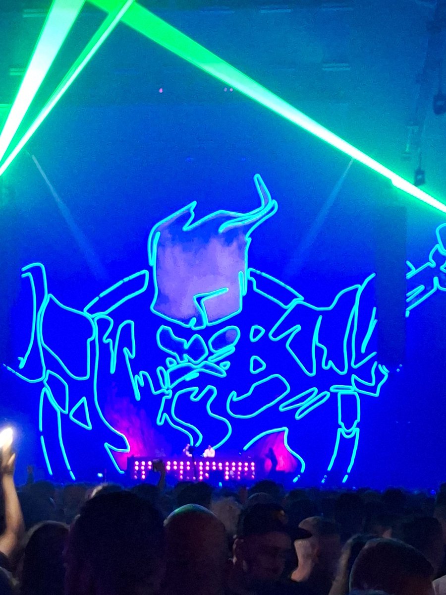 DokkieGooner's tweet image. Mogguh

#Thunderdome