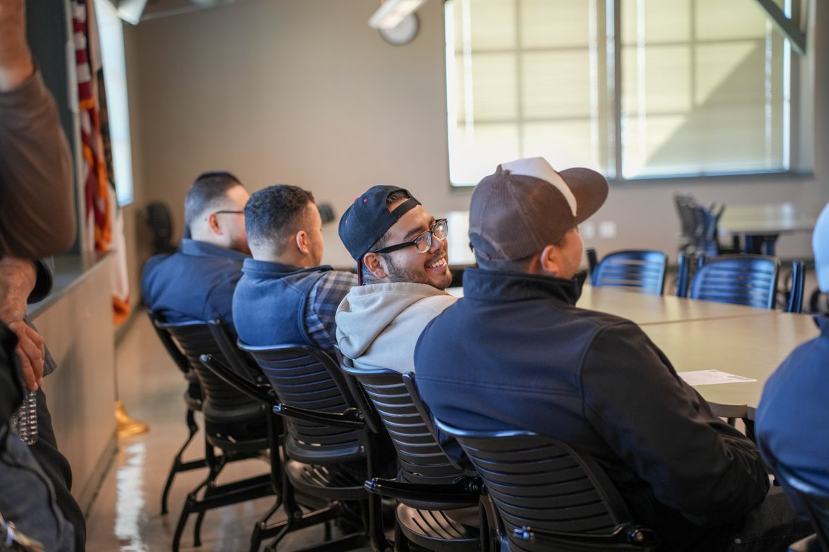 A big congratulations to the graduates of the Advanced Automotive Technology program! 🚗🔧 We were thrilled to celebrate them at the Advanced Automotive Technology Graduate Toolbox Luncheon.

➡️ Learn more: hartnell.edu/news/toolbox.h…

#AdvancedAutomotiveTechnology #IndustryReady