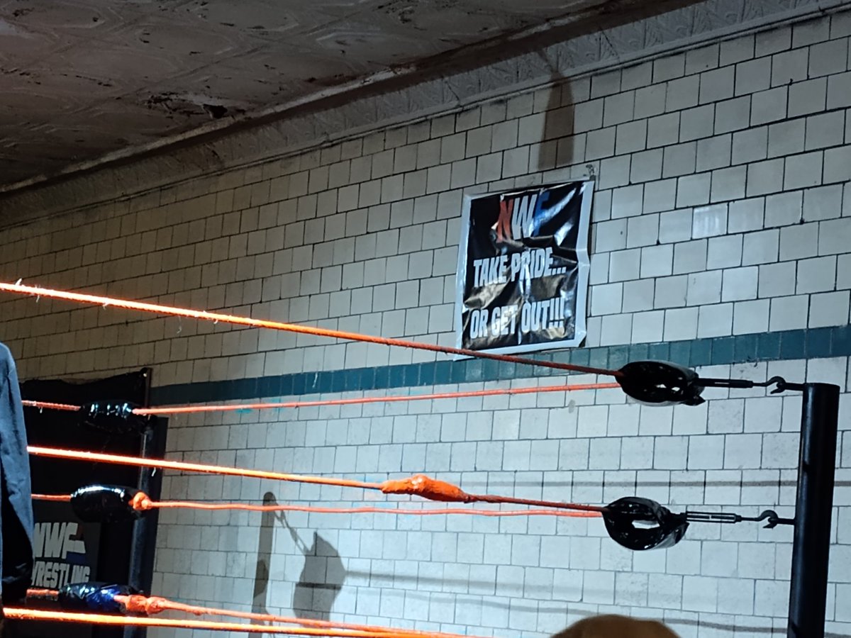 IsThisWrestling's tweet photo. The coziest place to see professional wrestling https://t.co/W3l9b7rc8G