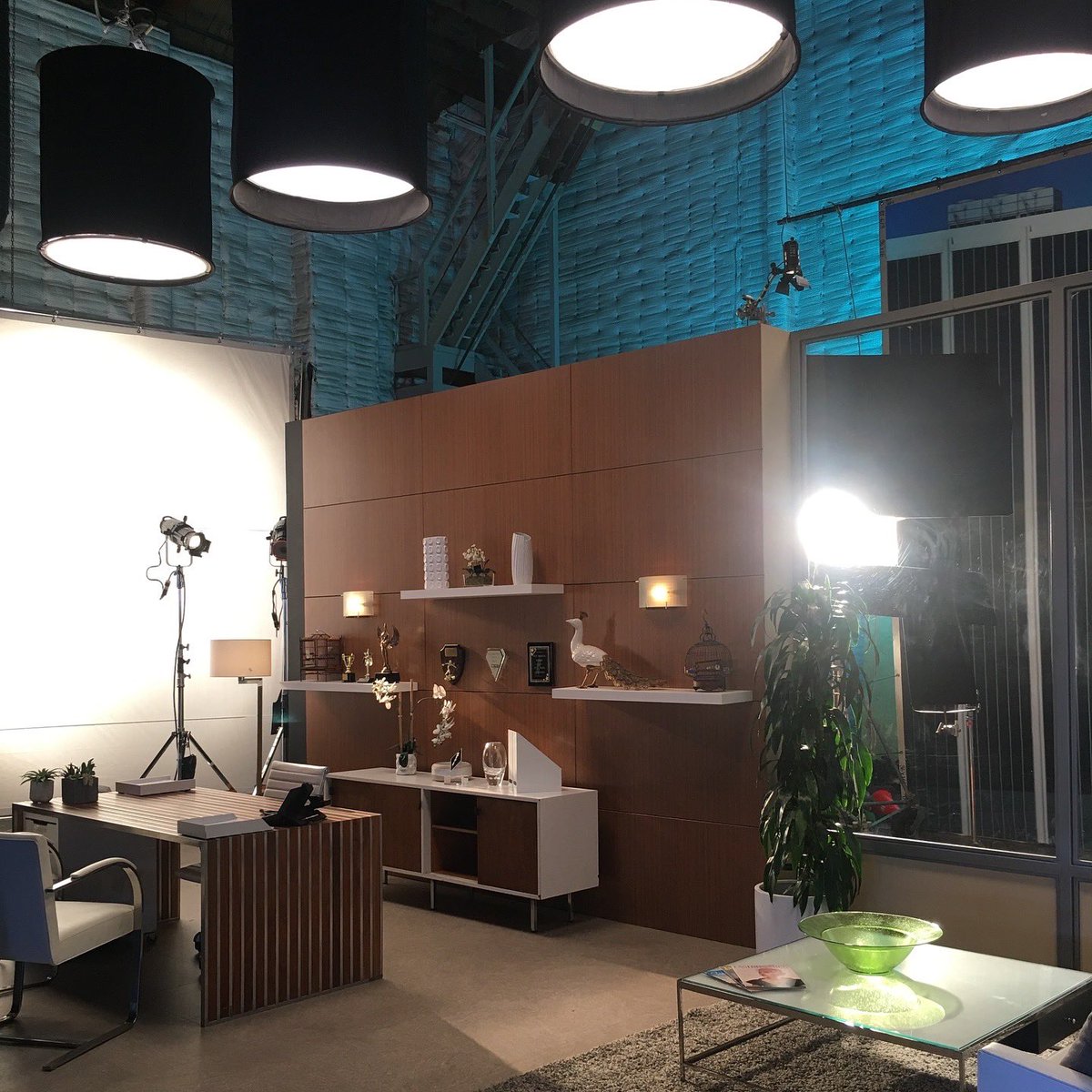 UniStudiosLot's tweet image. On the set of a #promo shoot - set walls, props, lighting and grip gear in place and ready for “ACTION”. 🎬🎥
#OnSet #Promo #Commercial #stagedesign #studioservices