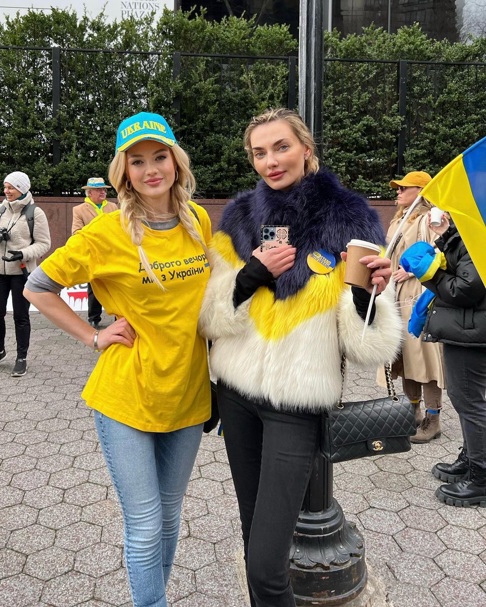 Irina74Irin's tweet photo. День Незалежності України в колі близьких людей українців. Всі ми як одна сімʼя, вся біль відчувається ніби твоя, радість також на всіх. Молимось, віримо, чекаємо перемогу, підтримуємо наших захисників і знаємо, що наступні Дні Незалежності Україна буде вільна🙌 https://t.co/H9lUnvt5mE