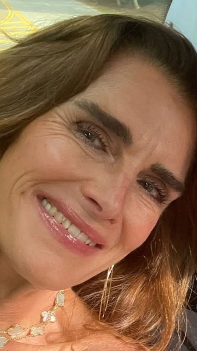 BenRoberts2612w's tweet image. A happy inductee into the #FemaleEyebrowHallOfFame

#WowBrows