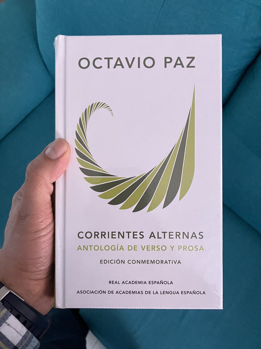 cesarguerreroa's tweet photo. Finalmente… ¡Existe! 

La edición conmemorativa de la obra de Octavio Paz, editada por @avecesprosa para la colección de la Real Academia Española y la Asociación de Academias de la Lengua Española. https://t.co/sloNcVDzyr