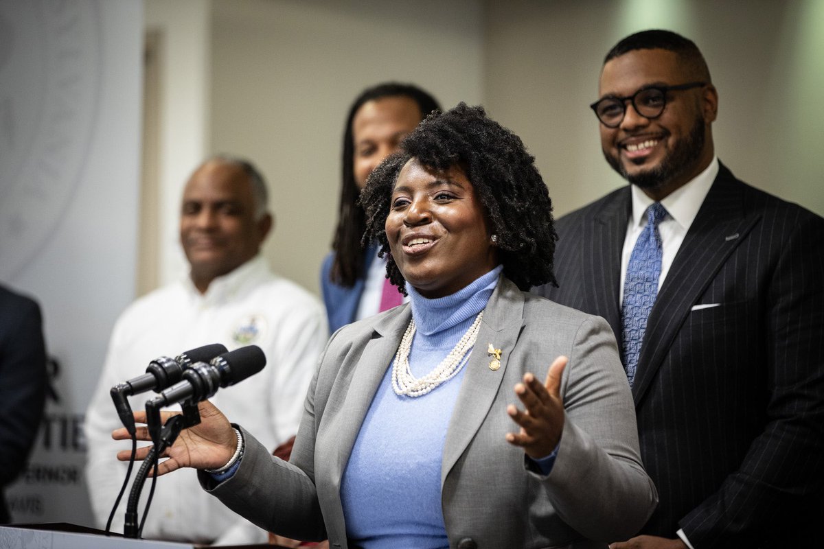 RepMcClinton's tweet image. Thank you @LGAustinDavis for convening us this morning @TempleHealth to highlight the $4 million #violenceprevention grant Pennsylvania was awarded to help us in the fight to #EndGunViolence!!! 🙏🏾❤️‼️🚨💯🙌🏾 #thoughtsandprayers #ACTION #PublicSafety @RepBurgos @TheScottCharles