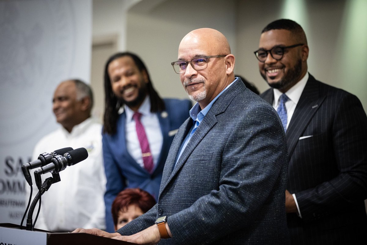 RepMcClinton's tweet image. Thank you @LGAustinDavis for convening us this morning @TempleHealth to highlight the $4 million #violenceprevention grant Pennsylvania was awarded to help us in the fight to #EndGunViolence!!! 🙏🏾❤️‼️🚨💯🙌🏾 #thoughtsandprayers #ACTION #PublicSafety @RepBurgos @TheScottCharles