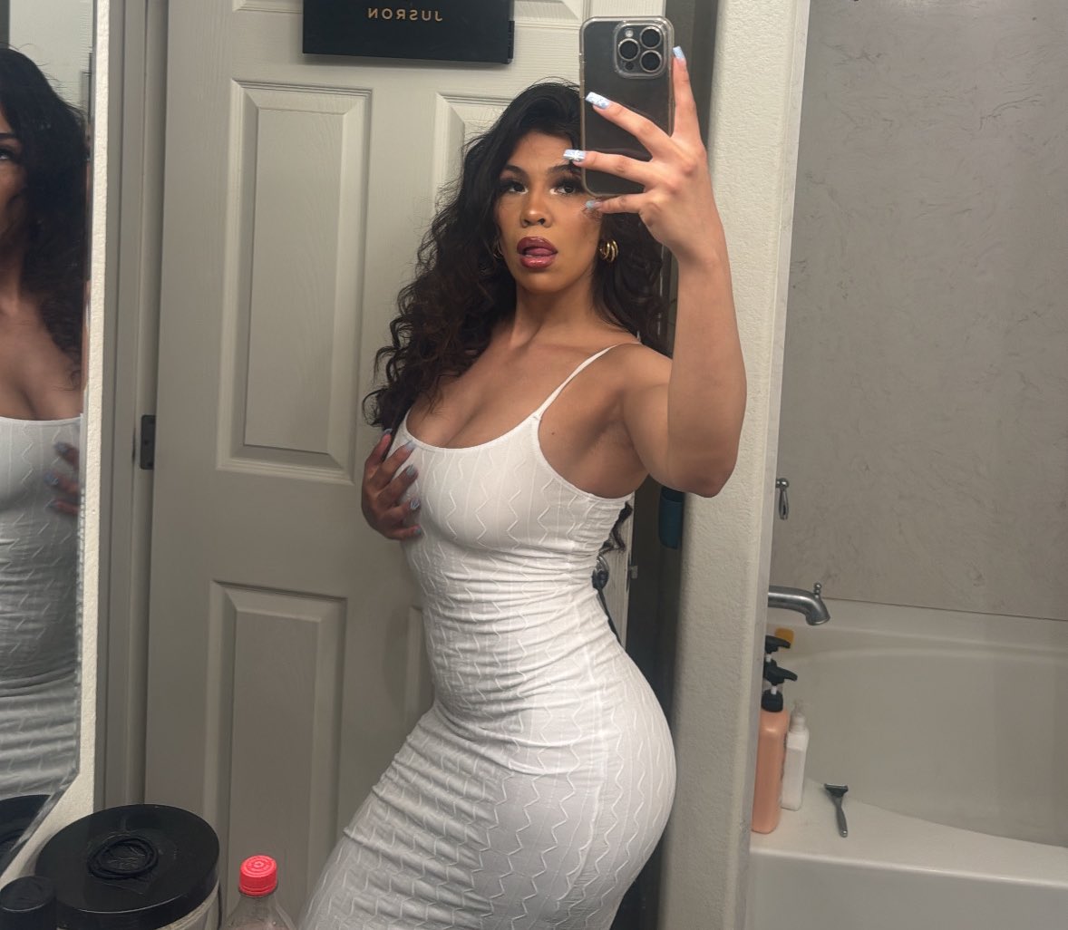 Angelinagrac3's tweet photo. Cum say hiii🤍🤍🤍 https://t.co/bC2ZlBGS7h