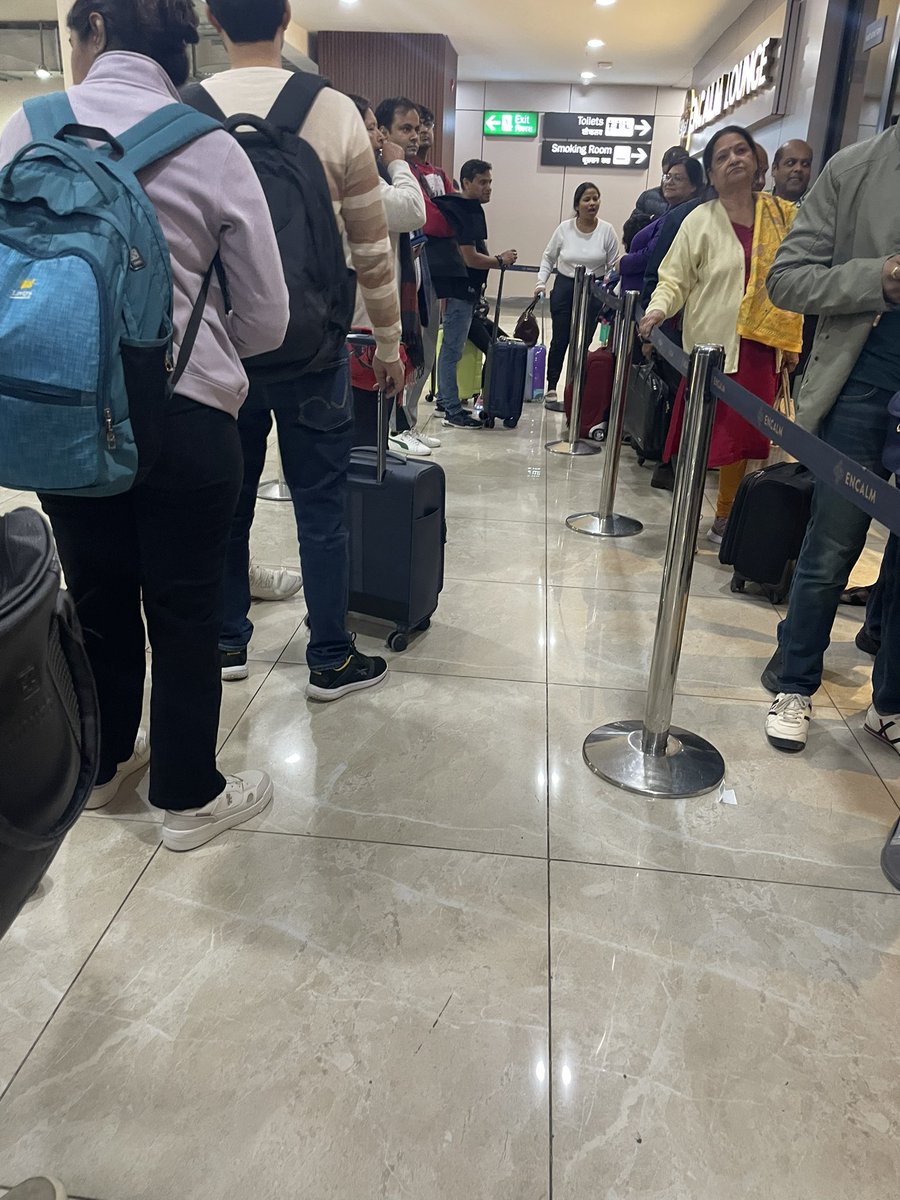 raro1234's tweet photo. @DelhiAirport  long queue for the Lounge at T2 again. Half an hour in the queue is the time normally frequent fliers have to have a bite. No resolution still. https://t.co/90MgKLOX5F