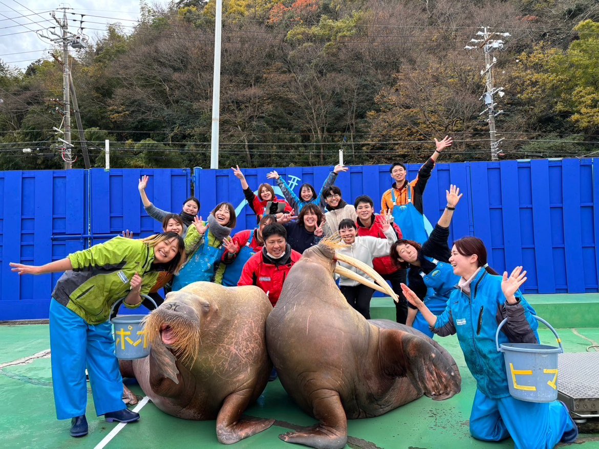 iseseaparadise's tweet photo. 休館中にみんなで記念撮影もしましたよ❣️

皆様のご来館お待ちしてまーす😁 https://t.co/cREWYmbRLE