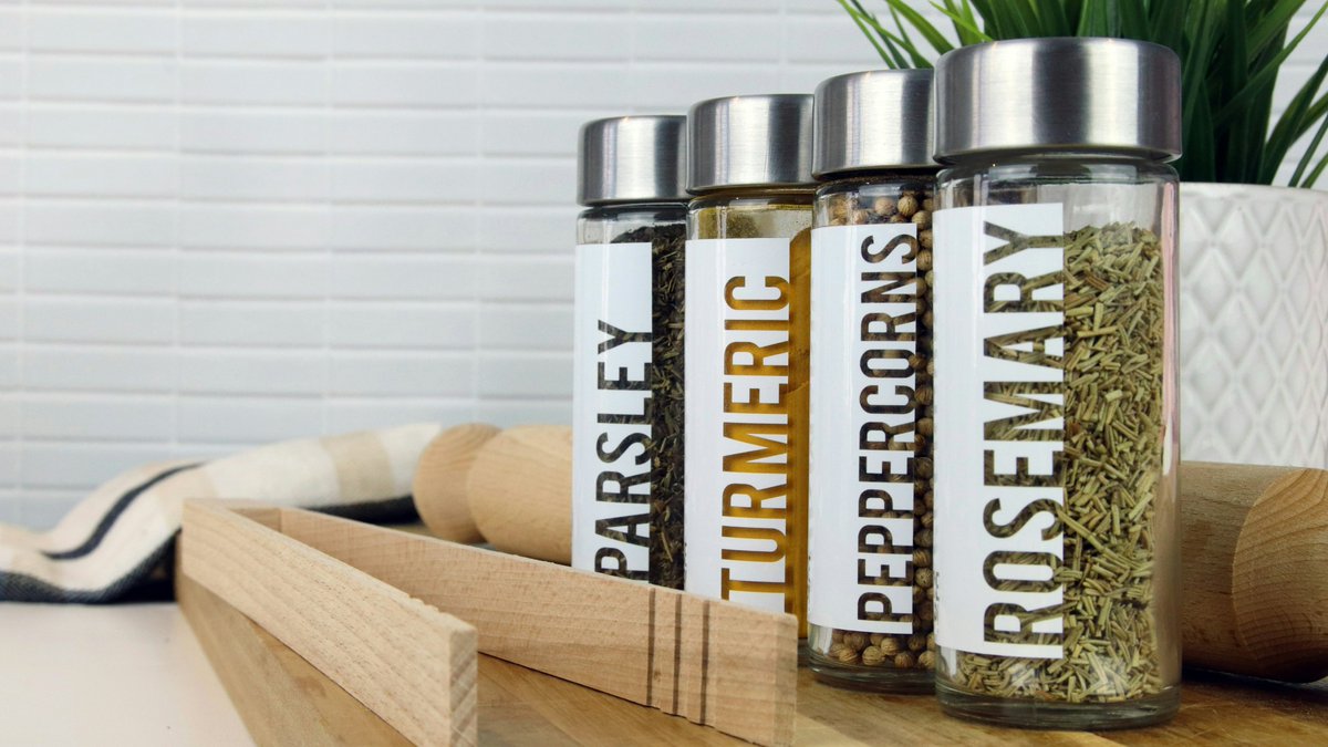 NikkiNaturals's tweet photo. TIP: Store spices properly: Keep spices in airtight containers away from heat and light to preserve freshness.
#foodie
#foodtip https://t.co/Pug8SLjwV5