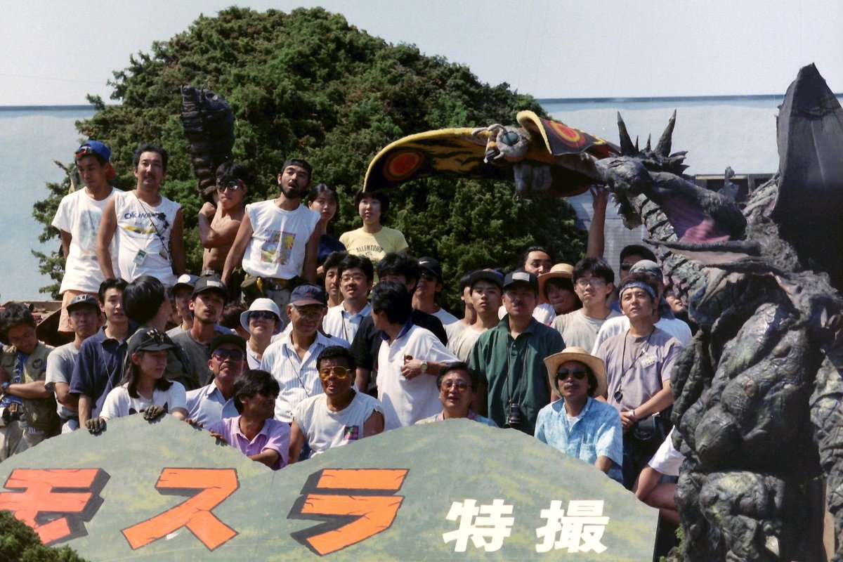 12月14日は、『モスラ』(1996)公開日 川北組特撮班の集合写真は、ダム
