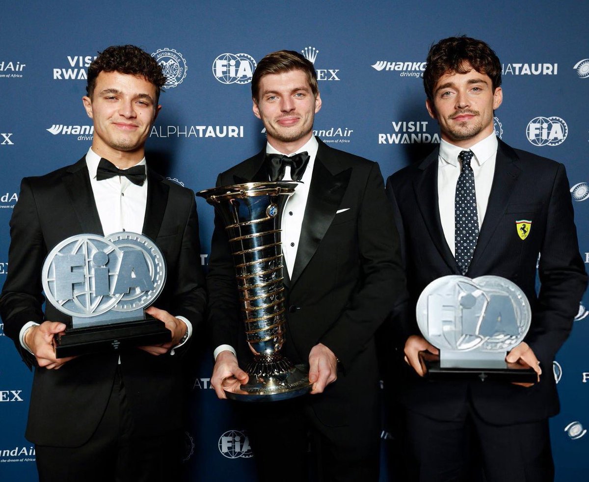 FormulaArgOK's tweet image. 🏆 | Fórmula 1 • FINAL TEMPORADA 2024

Podio final:
🥇Max VERSTAPPEN
🥈Lando NORRIS
🥉Charles LECLERC

#F1 #Formula1 #F12024