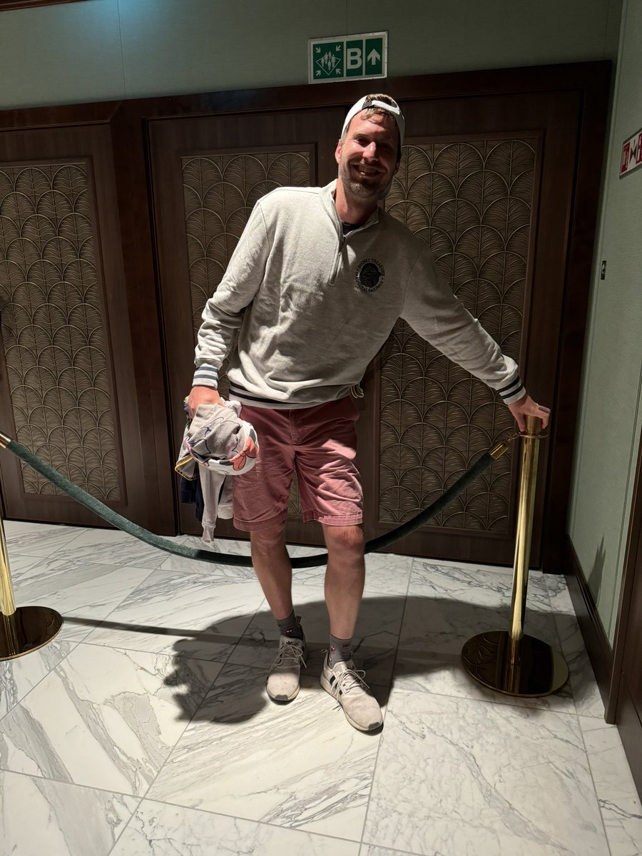 Look <a href="/theDCLdude/">The DCL Dude Podcast</a> being the first person in line for Moana on the Treasure.  Out rope dropping the <a href="/RopeDropQueen/">Michelle McKnight</a>