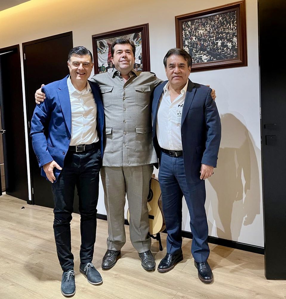 Pedro Haces (@pedrohaceso) on Twitter photo El día de hoy, recibí en la <a href="/Mx_Diputados/">H. Cámara de Diputados</a> a una gloria nacional, al gran deportista, mi amigo <a href="/CarlosMercenar3/">Carlos Mercenario</a>, medallista de plata 🥈 en los 50 km de marcha en los Juegos Olímpicos de Barcelona en 1992.
Su historia nos inspira a seguir impulsando a las y los atletas mexicanos. El día de hoy, recibí en la <a href="/Mx_Diputados/">H. Cámara de Diputados</a> a una gloria nacional, al gran deportista, mi amigo <a href="/CarlosMercenar3/">Carlos Mercenario</a>, medallista de plata 🥈 en los 50 km de marcha en los Juegos Olímpicos de Barcelona en 1992.
Su historia nos inspira a seguir impulsando a las y los atletas mexicanos.