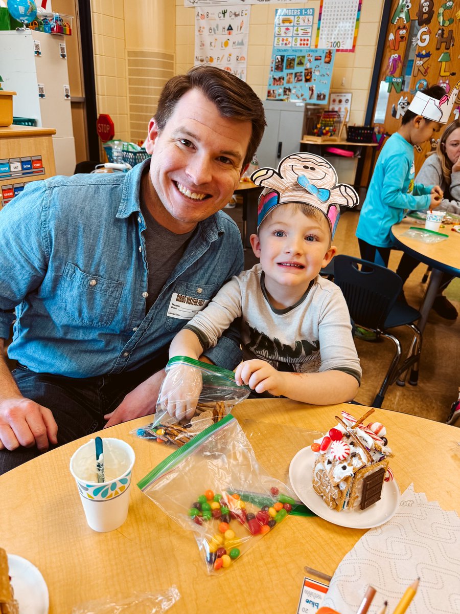 mrmcleod_d's tweet photo. GINGERBREAD DAY!!! 🤩 💚 ❤️ 

We had a great time reading different versions of the Gingerbread Man, disguising gingerbread men so they don’t get caught, making gingerbread man crowns, AND making gingerbread houses with special grown ups! What a fun day!! 

#GibbsRPS https://t.co/vWA8LlZRkJ