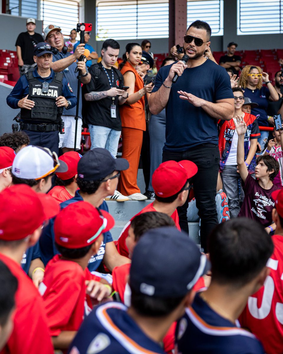 snyyankees's tweet photo. Giancarlo Stanton spoke to a group of kids in Ponce, Puerto Rico Friday morning

(via @LasMayores) https://t.co/bJvGm2kvWU