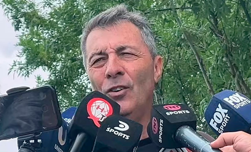 globo_late's tweet photo. 🎙Kudelka:
El entrenador de Huracán⚽️ aseguró que "hay unas ganas bárbaras de que el Globo no salga campeón de la Liga Profesional", debido a que esto complicaría la clasificación de Boca y River para la próxima Copa Libertadores 2025
@cahuracan @late931oficial #Globo https://t.co/0jm0RhRRHl