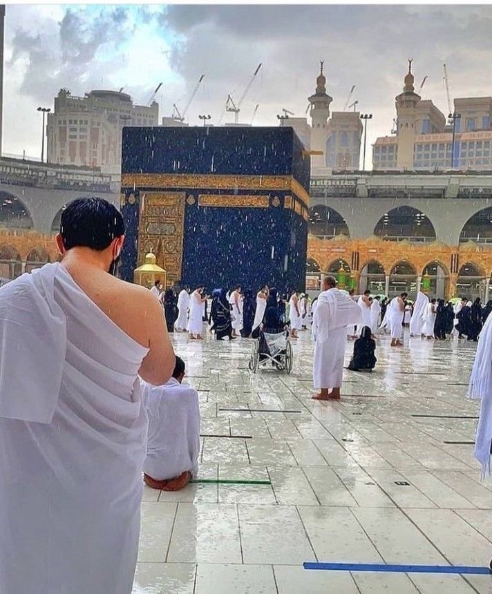 Assalam O Alaikum 🌸 💫 
When life is hard, just remember one thing: ALLAH is still with you.

Good morning