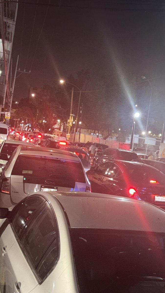 MixcoacUnidos's tweet photo. Caos vial nuevamente en las calles de Nonoalco, tomaron la calle de Andrea del Sarto en la Alcadia Benito Juárez  como estacionamiento @OVIALCDMX @SSC_CDMX @LaSEMOVI @inveacdmx https://t.co/KbBu3KaL89