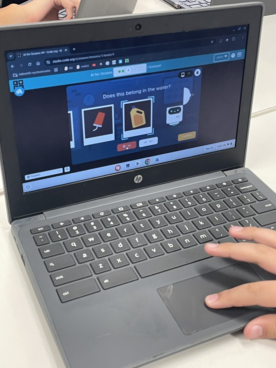 rocks_cs's tweet image. Learning to clean the ocean with ai. @codeorg  @AldineCTE @jguerra2022 @OOT_AldineISD @StovallMS_AISD    #HourOfCode #AldineImpact