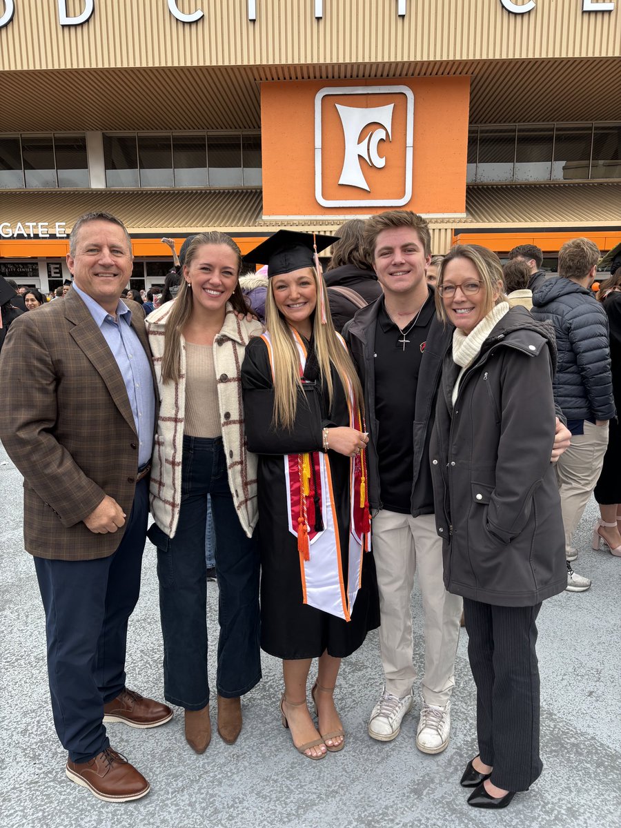 RickErickson14's tweet photo. Go Big Lex!!  Graduated from UT Knoxville today!  Let’s go!! https://t.co/VIpHOAmviq