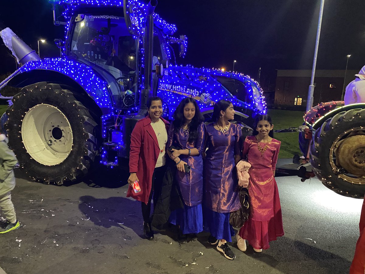 Bernie Nolan (@berniemalone18) on Twitter photo So it snowed at Nenagh Hospital this evening great #Tractor Run with great fun, performance & Talent for patients & staff even Santa Clause & Mrs Clause arrived. <a href="/HSEMidWest/">HSE Mid West</a> <a href="/ryan_cathrina/">Cathrina Ryan</a> <a href="/Catheri84123148/">Catherine Quinn</a> <a href="/CeliaDwan2/">Celia Dwan</a> <a href="/bmmurphy08/">Ber Murphy</a> <a href="/hseie/">Declan Mc Namara</a> So it snowed at Nenagh Hospital this evening great #Tractor Run with great fun, performance & Talent for patients & staff even Santa Clause & Mrs Clause arrived. <a href="/HSEMidWest/">HSE Mid West</a> <a href="/ryan_cathrina/">Cathrina Ryan</a> <a href="/Catheri84123148/">Catherine Quinn</a> <a href="/CeliaDwan2/">Celia Dwan</a> <a href="/bmmurphy08/">Ber Murphy</a> <a href="/hseie/">Declan Mc Namara</a>