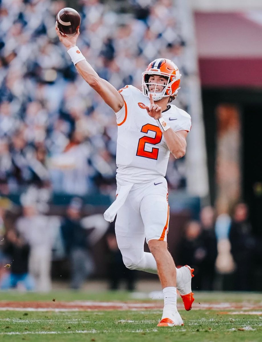 CFBReport's tweet photo. Cade Klubnik is the most underrated QB in College Football currently.

• 33 Passing TDs (#3 In the country)
• 7 Rushing TDs 
• 458 Rushing Yards
• 3,303 Passing Yards

Wasn’t named to a single All-ACC Team🤷‍♂️ https://t.co/8HV676qE1o