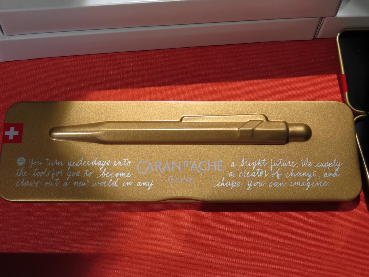 PLOTTER と CARAN D’ACHE 

ファンの熱い想いを形に！初の合同イベント

「自分だけのレザーバインダーと筆記具を創ろう」

2024年12月13日（金）、14日（土)

東京・浜町の「The LOCK（SONGO RIVER）」

ofmaga.com/news.html?eid=…

#PLOTTER
#CARAND’ACHE 
#文具
＃レザーバインダー
＃筆記具